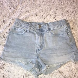 Abercrombie & Fitch • New York .